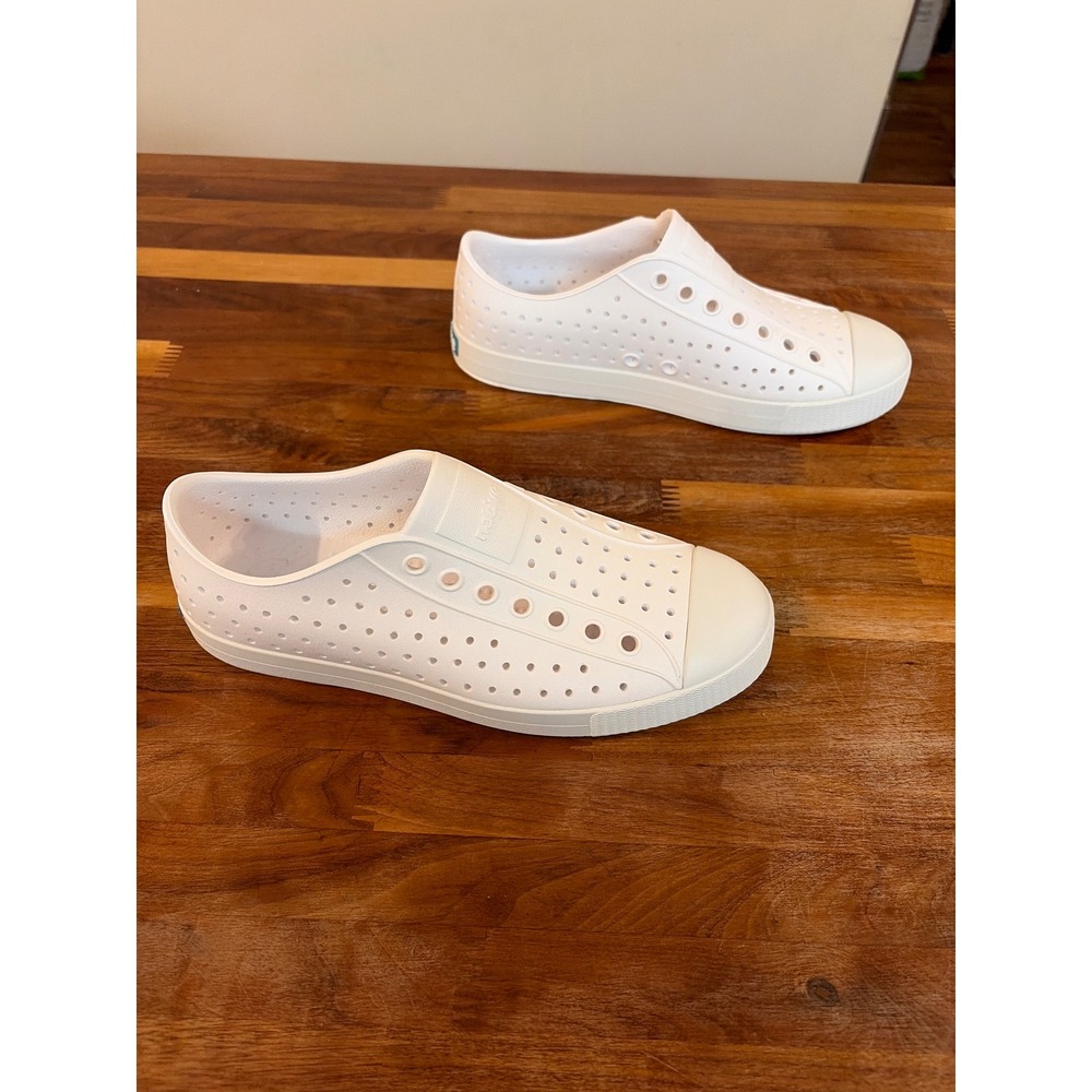 Native Jefferson White Slip On Sneakers Mens 6 Womens 8 EVA Water Shoes